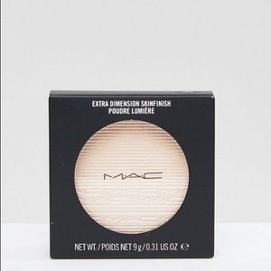 MAC Double Gleam Extra Dimension Skinfinish